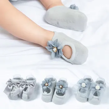 Носки с бантом для маленьких девочек, хлопковые носки принцессы с кружевным цветком, короткие носки для малышей, противоскользящие носки для новорожденных